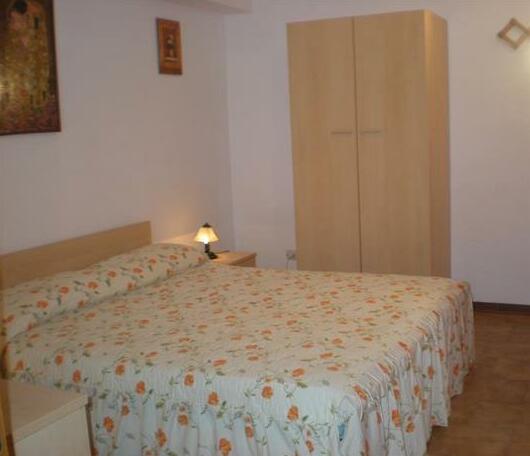 Nino's Apartments - Photo3