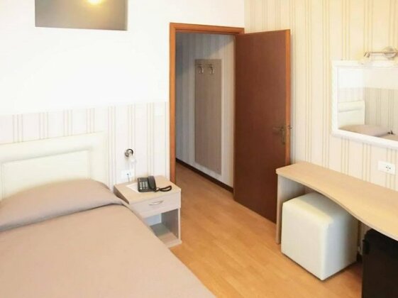 Hotel Carol - Photo2