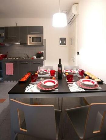 Lacroma Aparthotel - Photo2