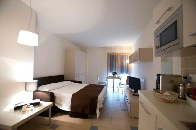 Lacroma Aparthotel - Photo3