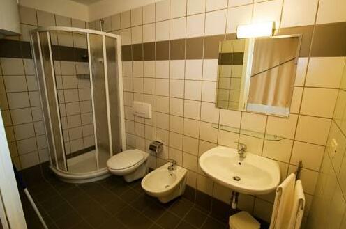 Marina Suites - Photo5