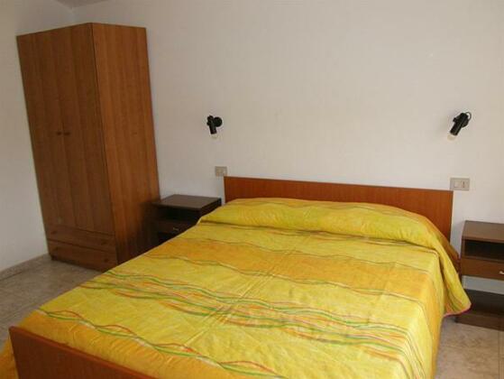  Photo 1