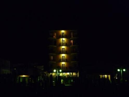 Hotel Mondial - Photo2