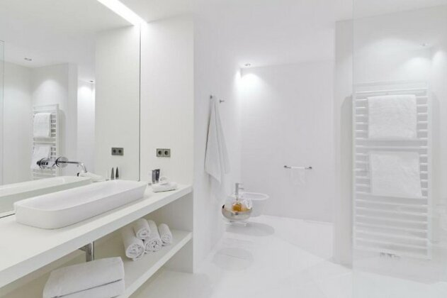 The View Luxury Suites - Photo4