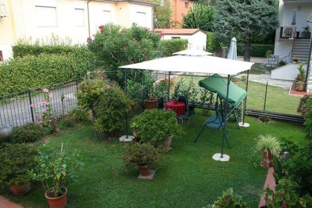 Annalisa in the Green - Photo4