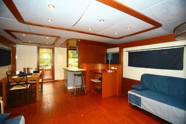 Lake Garda Houseboat - Photo2
