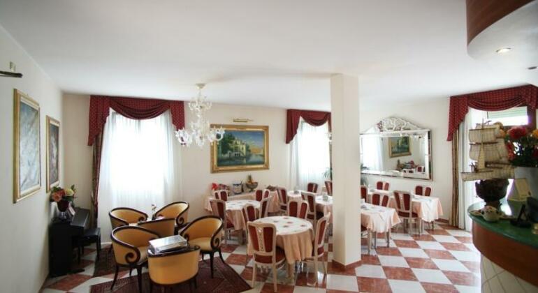 Nice Hotel Marghera - Photo5