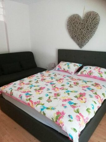 Renoviertes Apartment mit Pool - Photo2