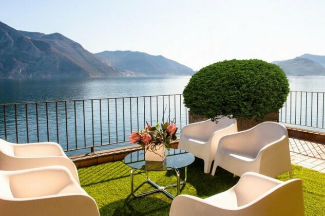 The Terrace on the Lake - Photo4
