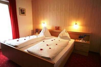 Hotel Pizzeria Ortlerhof - Photo3