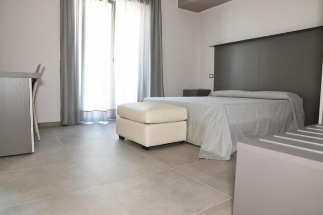 Redem - Photo2