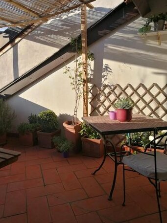 Azure - Deliziosa mansarda con accesso indipendente composta da camera bagno e terrazza - Photo3