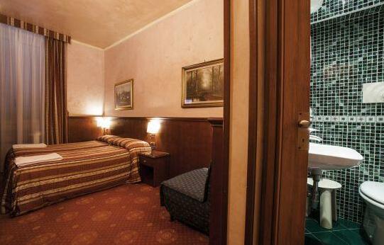 Hotel Fiorella Milan - Photo5