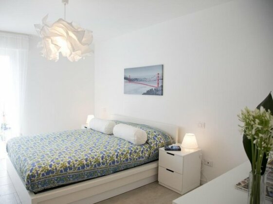 Marina's White Apartment - Photo4