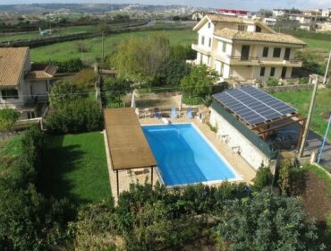Studio in Modica With Pool Access Enclosed Garden and Wifi - 15 km From the Beach
