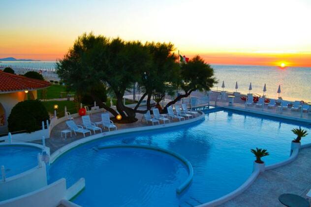 Family Beach Resort Il Girasole - Photo3