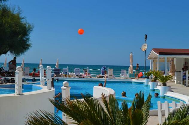 Family Beach Resort Il Girasole - Photo4