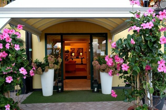 Hotel Riva Del Sole Moniga del Garda - Photo4