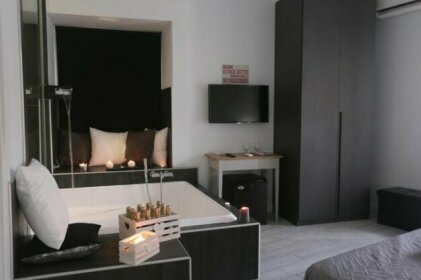Esposito Plaza- Rooms & Suite