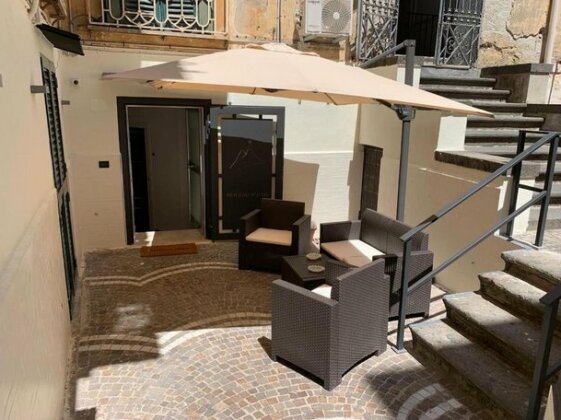 Novi Suites - centro storico & Piazza Dante - Photo4