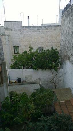  Photo 1