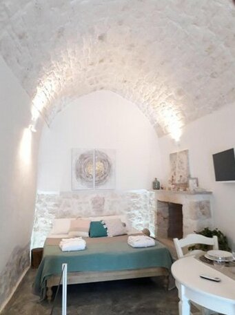 White Luxury Suite - Photo2