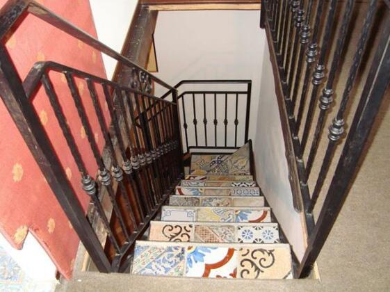 B&B Henrys - Photo2