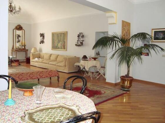 B&B Henrys - Photo3