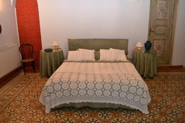 B&B Henrys - Photo5