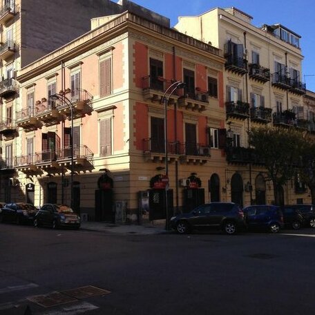  Photo 1