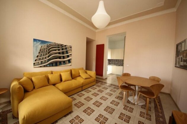 KMC suites - Yellow