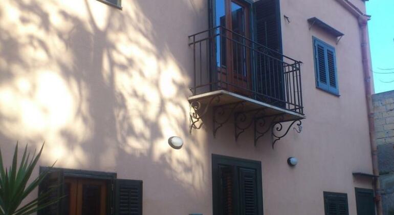  Photo 2