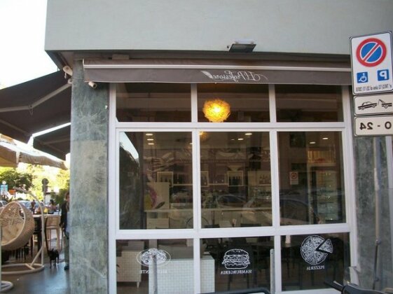  Photo 1