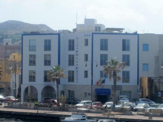 Blue Moon Hotel - Photo2