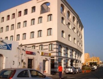 Yacht Marina Hotel