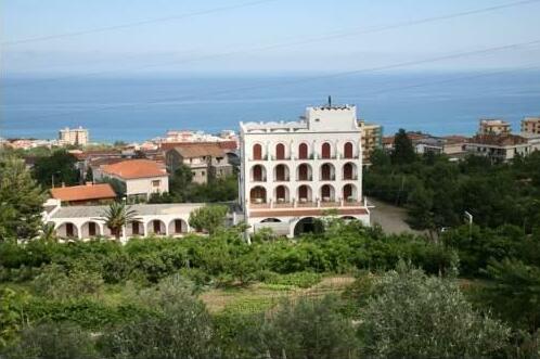 Hotel Alhambra Paola - Photo2