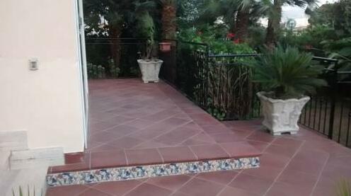  Photo 1