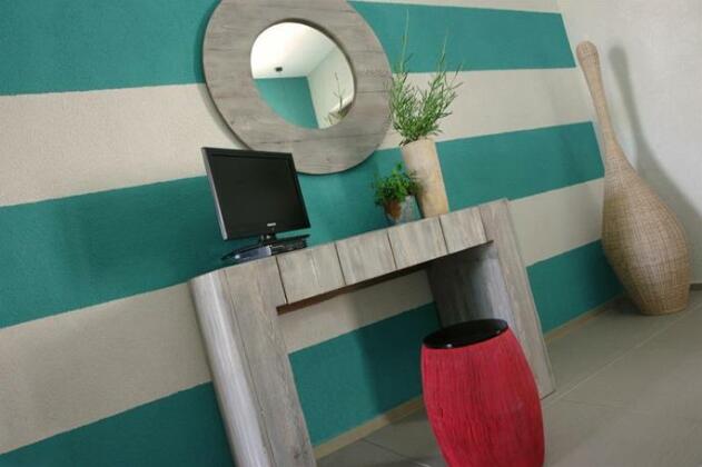  Photo 1