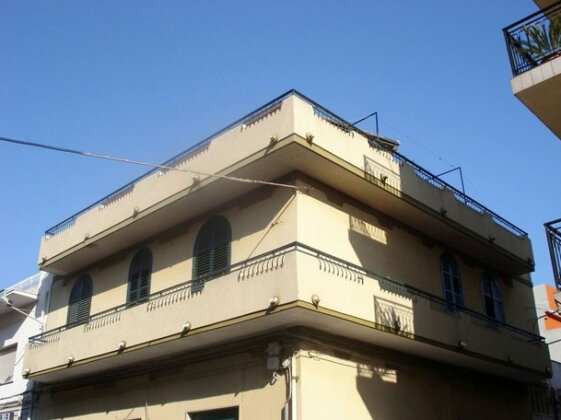 Photo 1