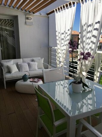 Cute Apartment With Terrace - Photo2