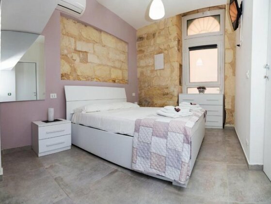 SiricyAus White - Photo2
