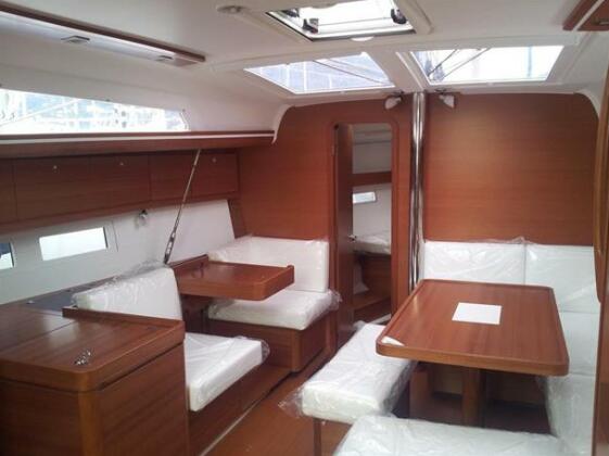 Luxury Sail Boat RC - Photo2