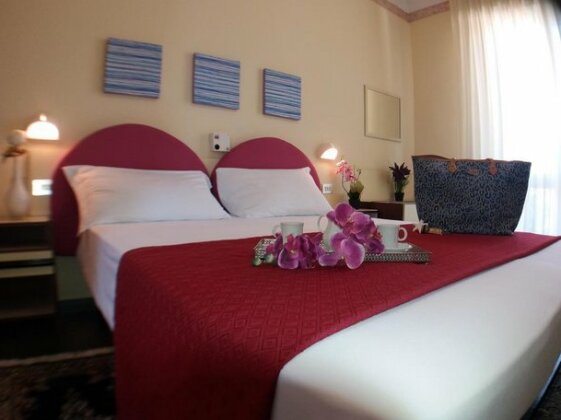 Hotel Condor Riccione - Photo2