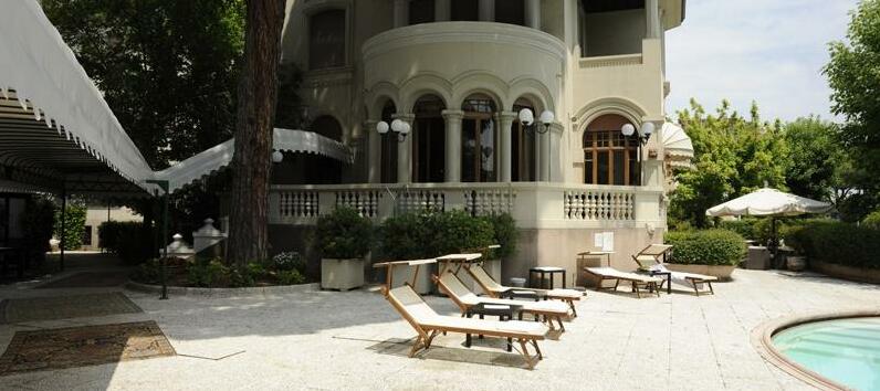 Hotel De La Ville Riccione - Photo4