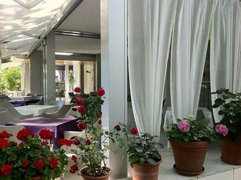 Hotel Nuova Riccione - Photo2