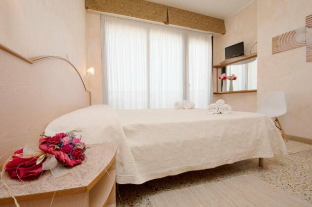 Hotel Crown Rimini - Photo2