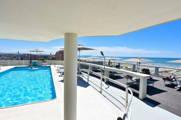 Waldorf Suite Hotel - Photo2