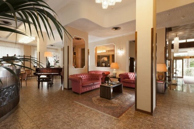 Waldorf Suite Hotel - Photo3