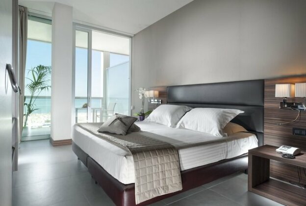 Waldorf Suite Hotel - Photo5