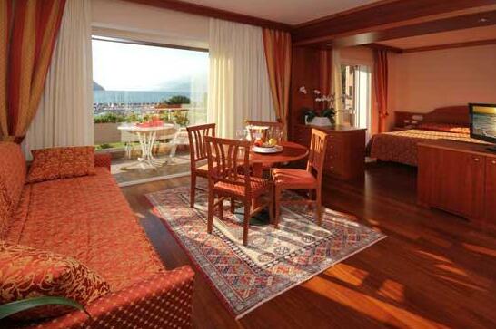 Hotel Riviera Riva del Garda - Photo2